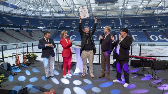 Mehr über den Artikel erfahren Weltrekord in Gelsenkirchen geglückt