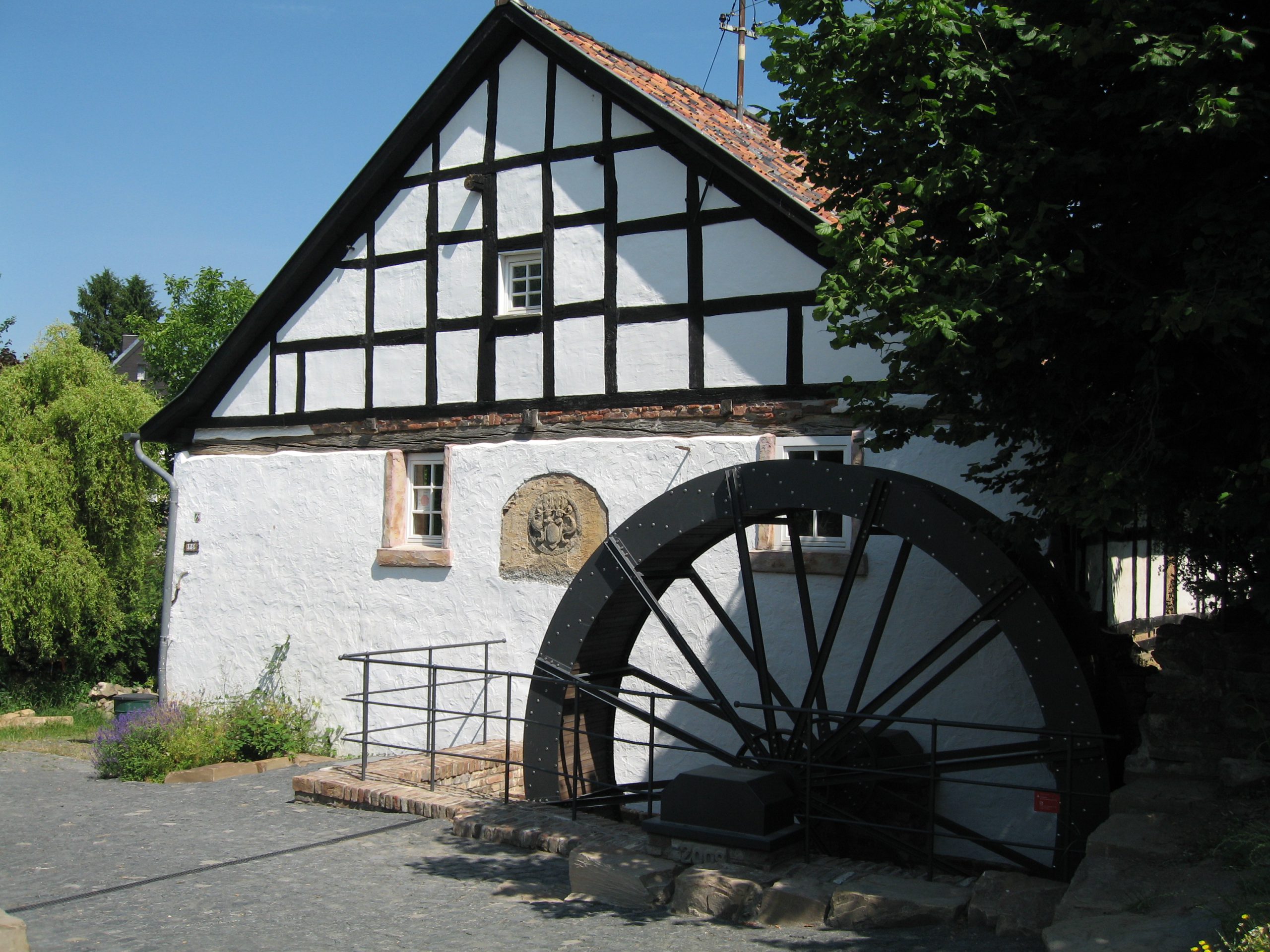 Lüftelberger Mühle in Meckenheim-Lüftelberg mit mittelschlächtigem Wasserrad