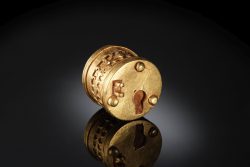 Mehr über den Artikel erfahren Römisches Miniatur-Dosenschloss aus Gold: Besonderer Fund in Petershagen