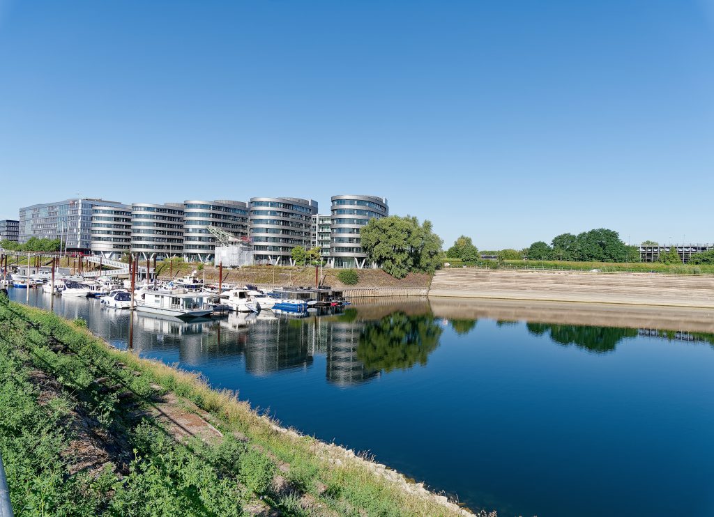 Duisburger Innenhafen - Foto: Helmut Sonnenhol