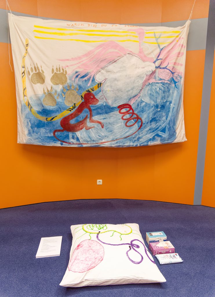 Mutual Archives: Wechselseitig - Anleitungen zur Fürsorge, Museum Abteiberg - Foto: Helmut Sonnenhol