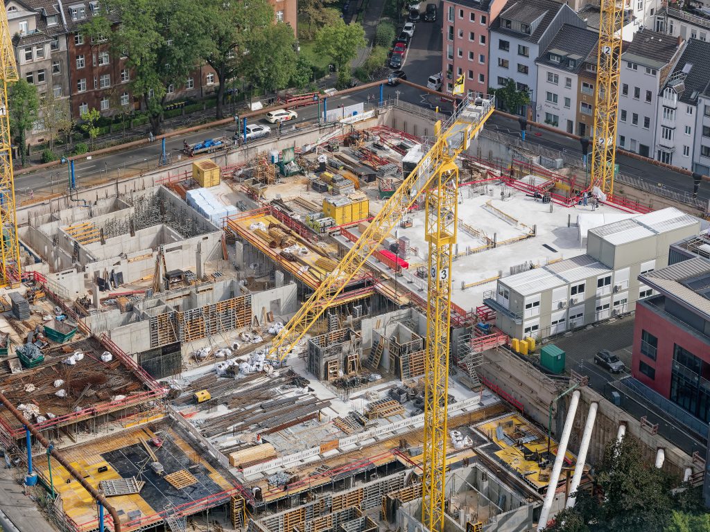 Blick von oben auf die Baustelle. Grundsteinlegung LVR neues Verwaltungsgebäude in Köln-Deutz - Foto: Helmut Sonnenhol