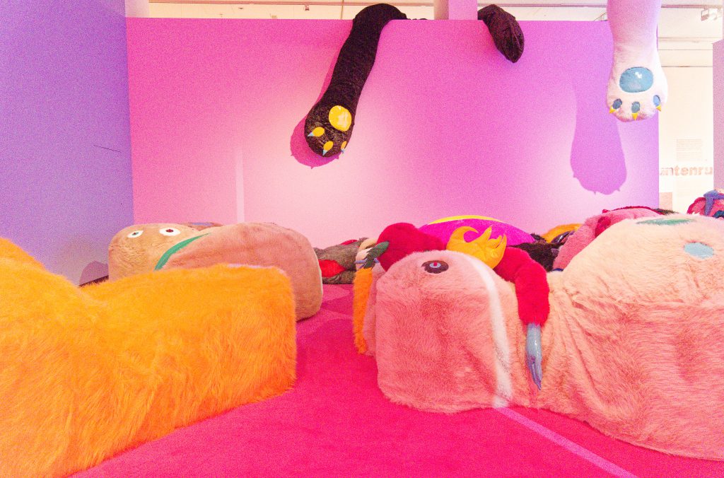 Sex Now, Ausstellung im NRW-Forum Düsseldorf, Fluffy Library - Foto: Helmut Sonnenhol