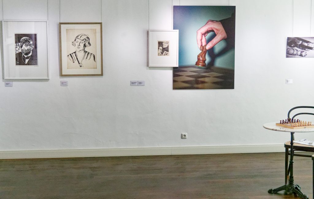 O Ihr Menschen, Ausstellung im Museum Haus Opherdicke, Morgens im Café - Foto: Helmut Sonnenhol