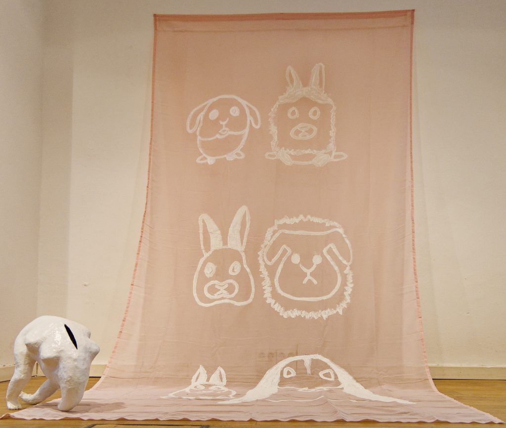 "the curtains we live in" Ausstellung - Foto: Helmut Sonnenhol