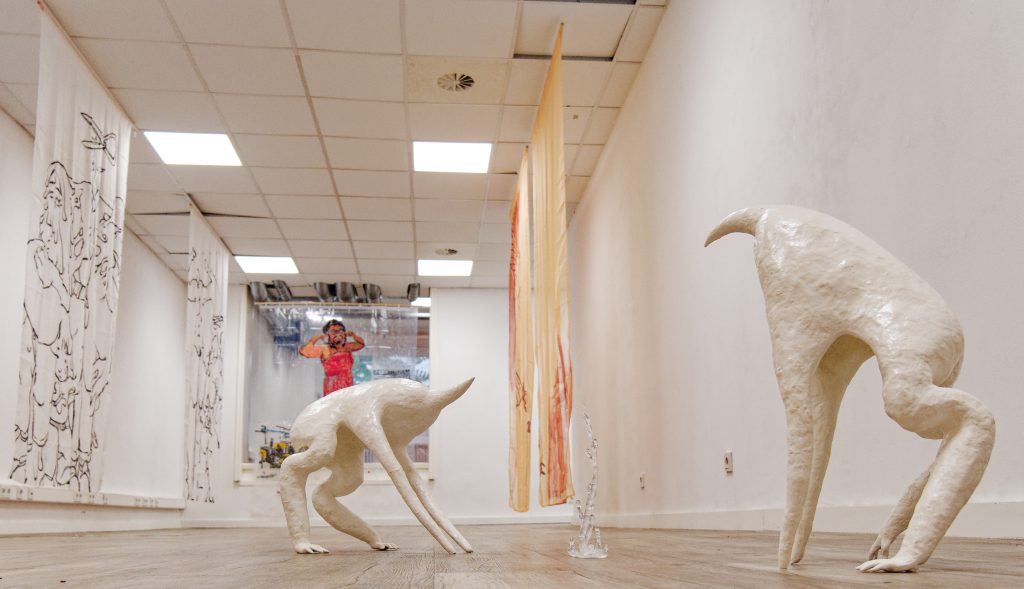 "the curtains we live in" Ausstellung - Foto: Helmut Sonnenhol