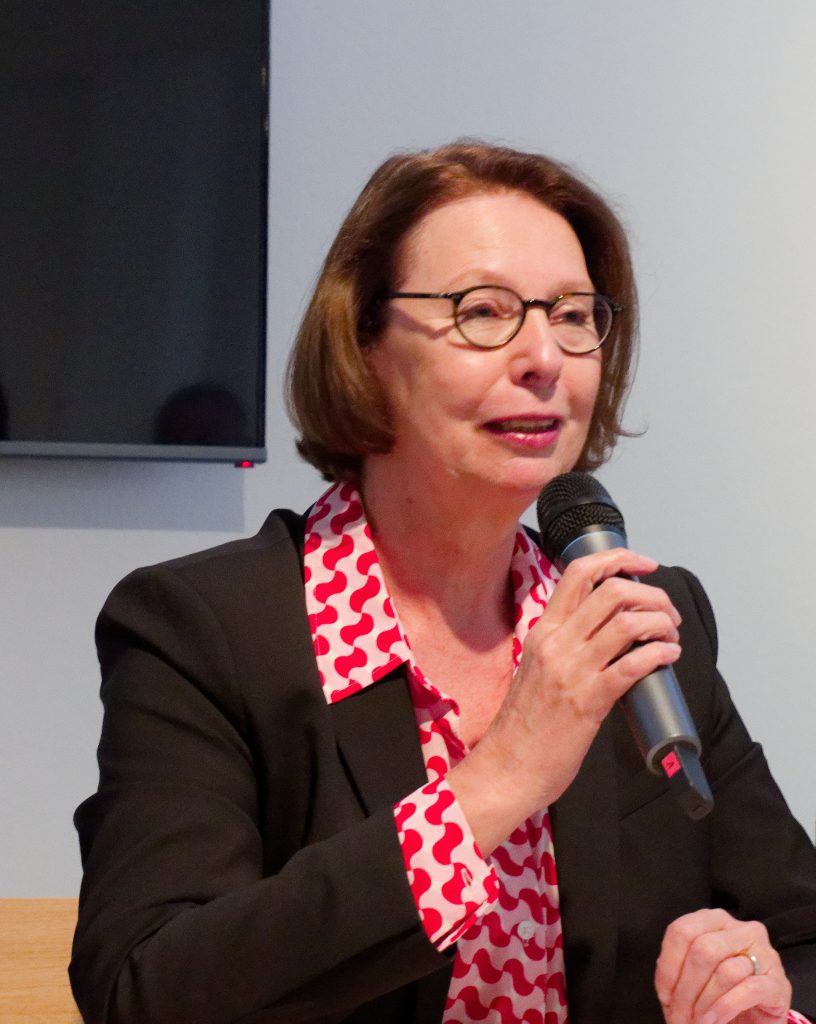 Lehmbruck Museum, Dr. Söke Dinkla - Foto: Helmut Sonnenhol