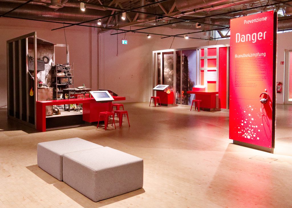 Sonderaustellung "Feuer" in der DASA Dortmund, Brände bekämpfen - Foto: Helmut Sonnenhol