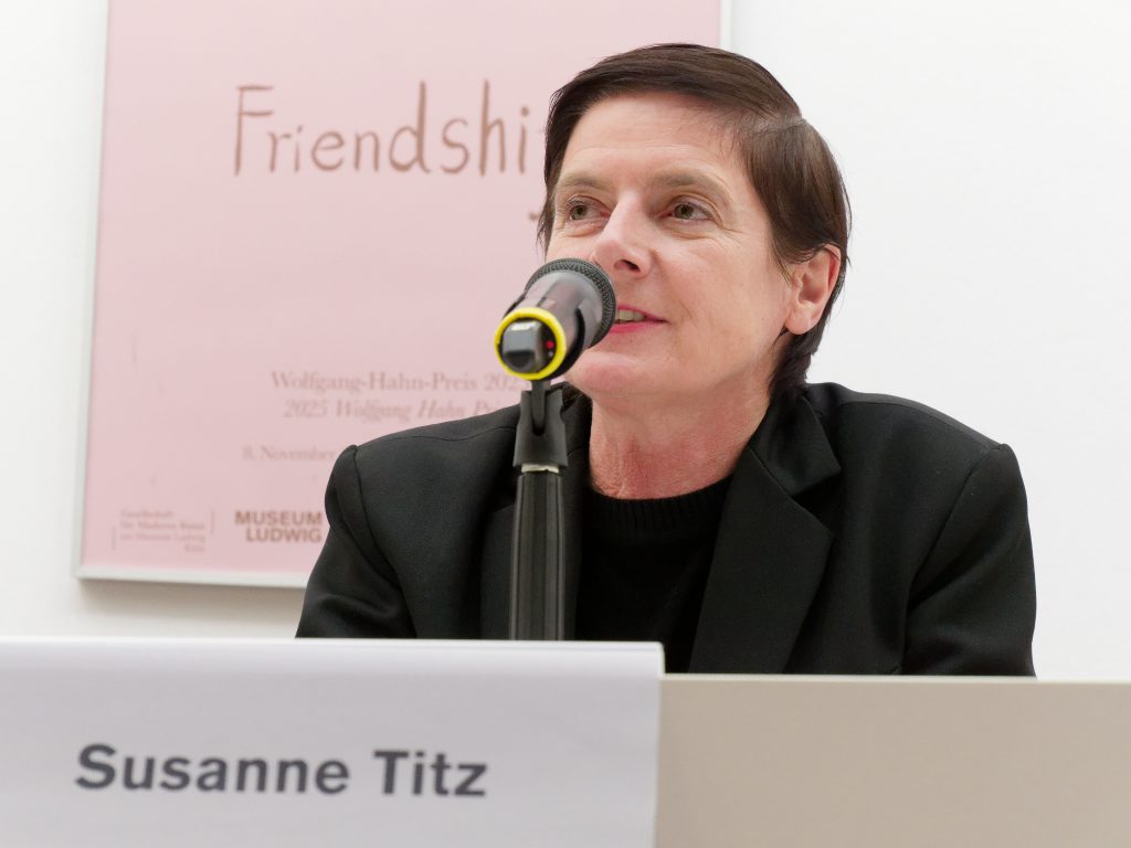 Susanne Titz, WoIfgang-Hahn-Preis 2025: Evelyn Taocheng Wang - Foto: Helmut Sonnenhol