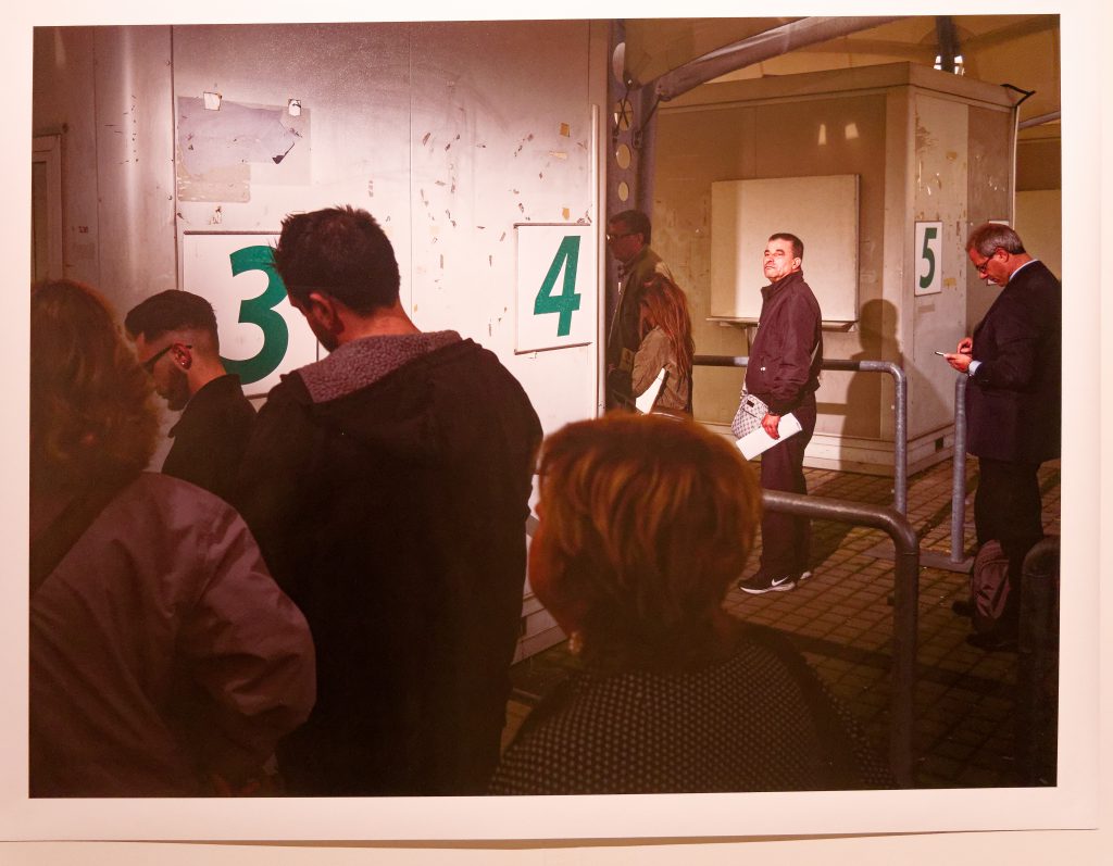 Aiming High. Blicke auf Bewerbungsgespräche. Ausstellung in der DASA Dortmund.