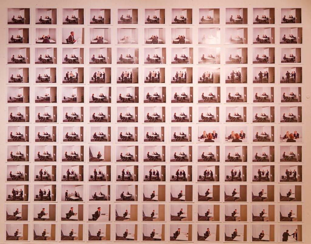 Aiming High. Blicke auf Bewerbungsgespräche. Ausstellung in der DASA Dortmund.