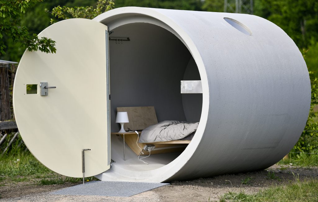 Die Übernachtungs-Röhren stehen auf dem Gelände der ehemaligen Kläranlage in Bottrop. dasparkhotel im BernePark in Bottrop.