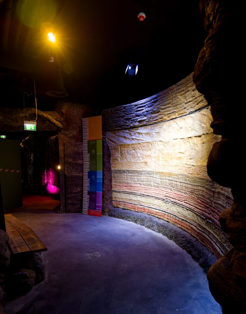 DinoXperience – Expedition Urzeit - Neue Erlebniswelt schickt Besucher in Königswinter 67 Millionen Jahre in die Vergangenheit.