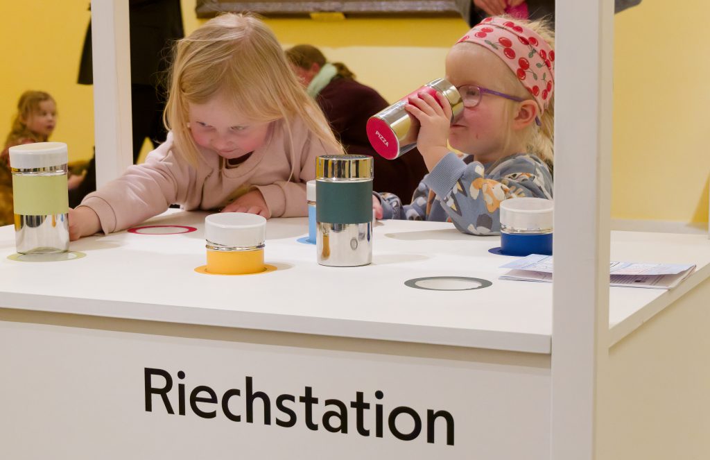 Der Hase Felix - Reiselustig - Familienausstellung "Reiselustig. Unterwegs mit dem Hasen Felix" eröffnet in Münster.