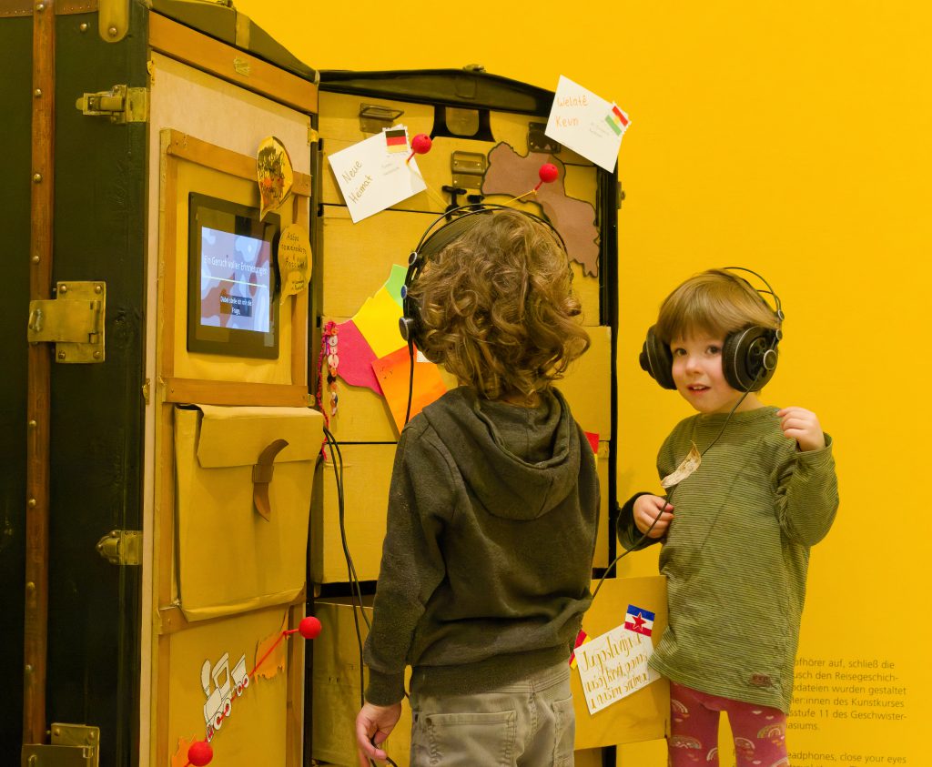 Der Hase Felix - Reiselustig - Familienausstellung "Reiselustig. Unterwegs mit dem Hasen Felix" eröffnet in Münster.