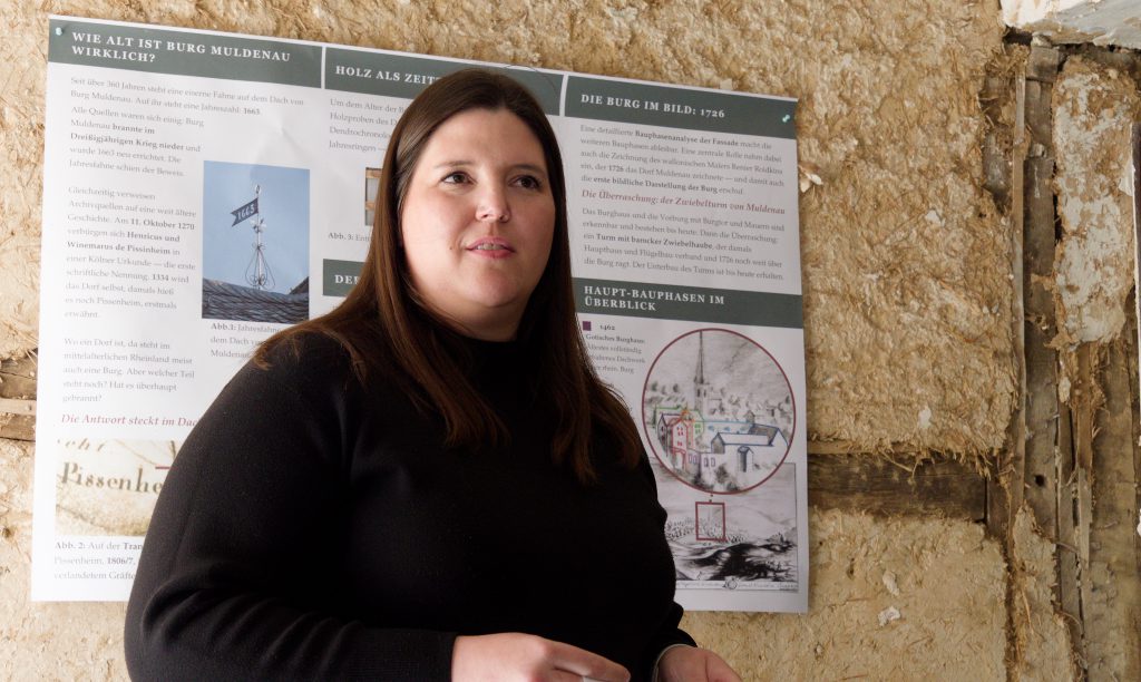 Burg Muldenau besitzt ältesten Burgendachstuhl im Rheinland - Regine Weber