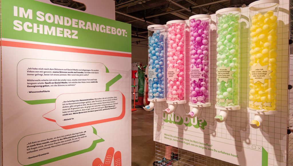 Alles im Angebot - Wanderausstellung zu Desinformation, digitale Gewalt - DASA