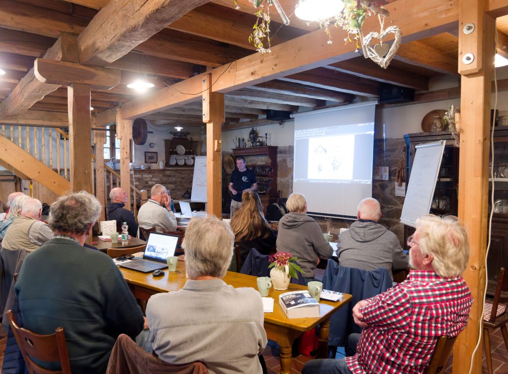 Mühlen-Guide in der Lambertsmühle in Burscheid. LVR. RMDZ.