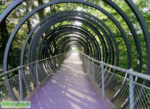 Oberhausen Slinky Springs to Fame Brücke