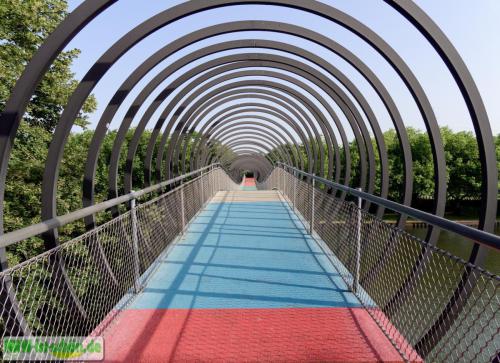 Oberhausen Slinky Springs to Fame Brücke