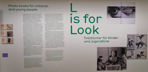 L is for Look - Museum Folkwang - Eine fotografische Reise durch 100 Jahre Kinder- und Jugendbuchkunst