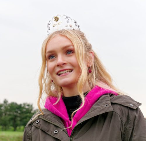 IGA 2027. Rheinpark Duisburg. Erste Rose wurde gepflanzt. Rosenkönigin Theresa Hildebrandt.