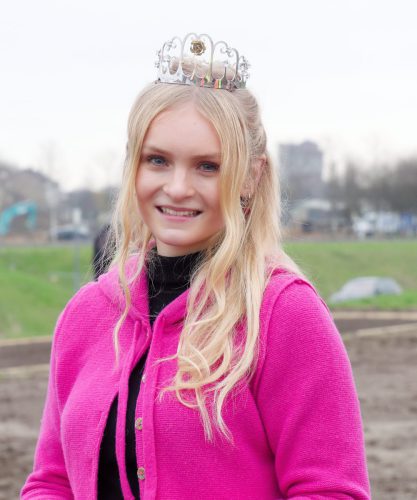 IGA 2027. Rheinpark Duisburg. Erste Rose wurde gepflanzt. Rosenkönigin Theresa Hildebrandt.