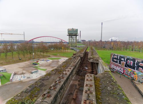 IGA 2027. Rheinpark Duisburg. Erste Rose wurde gepflanzt. Rosenkönigin Theresa Hildebrandt.