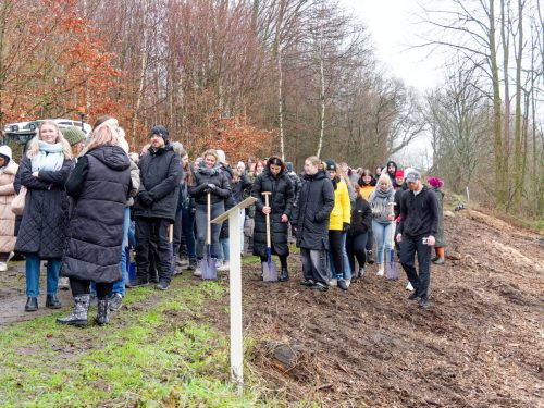 LWL-Klinik Hemer. Pflanzaktion Azubi-Bäume.