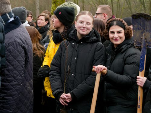 LWL-Klinik Hemer. Pflanzaktion Azubi-Bäume.