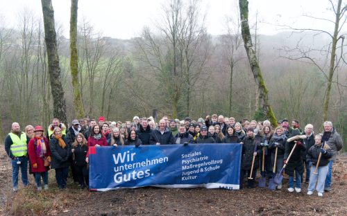 LWL-Klinik Hemer. Pflanzaktion Azubi-Bäume.