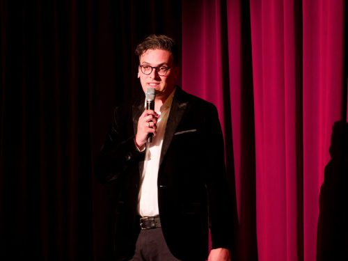 Mondpalast - Premiere von Arsen & Spitzenhäubchen